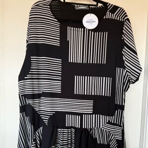 black and white geometrical print blouse with trapaze flounce